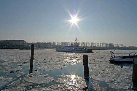 Travemünde Aktuell: Wintereinsatz an der Priwallfähre