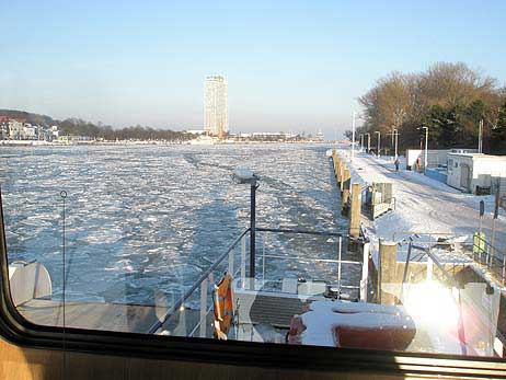 Travemünde Aktuell: Wintereinsatz an der Priwallfähre