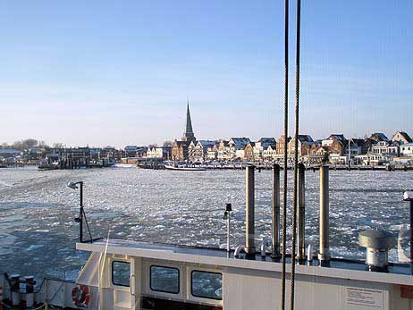 Travemünde Aktuell: Wintereinsatz an der Priwallfähre