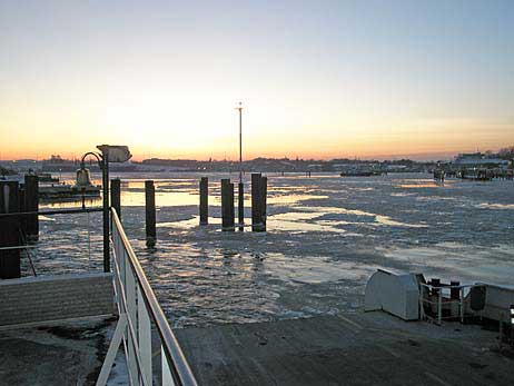 Travemünde Aktuell: Wintereinsatz an der Priwallfähre