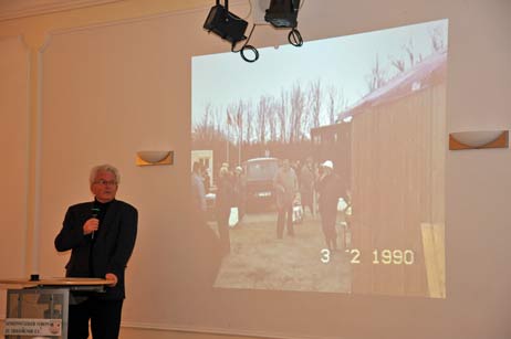 Rudolf Roll war mit der Videokamera dabei, als vor 20 Jahren die Grenze auf dem Priwall geöffnet wurde. Foto: TA