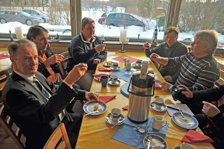 800.000 Euro gibt Possehl: Mit Kaffee, Kuchen und nem Kurzen wurde das freudige Ereignis im Vereinshaus auf dem Rugwisch gefeiert. Foto: TA 