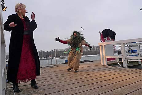 Gut gespielt: Anja Es als Marie und Heinz Münzberger als Roggenbuk. Foto: KARL ERHARD VÖGELE