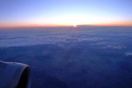 Irgendwo zwischen Hannover und Kassel der Sonnenaufgang über den Wolken. Foto: KARL ERHARD VÖGELE
