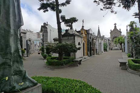 Im ältesten und berühmtesten Friedhof der Stadt sind viele bedeutende und einflussreiche Familien, darunter auch Präsidenten beerdigt. Foto: KARL ERHARD VÖGELE 