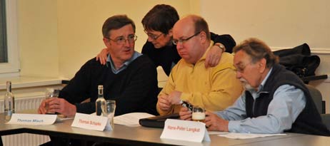 In der Ortsrats-Sitzung am Dienstag, auf der die aktuelle Diskussion basiert, wurde viel über das Projekt Markthalle gesprochen. Auf dem Foto Thomas Misch (BfL), Renate Mielke (SPD), Thomas Schapke (SPD) und Hans-Peter Langkat (SPD). Foto: TA