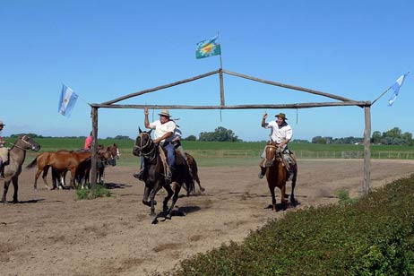 Travemünde Aktuell: Der Passatchor besuchte eine Ranch und verabschiedete sich am Abend in den Kneipen ums Hotel herum von der schönen Stadt am Rio de la Plata