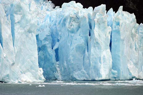 Travemünde Aktuell: Ausflug auf dem Katamaran zu Eisbergen und Gletschern auf dem Lago Argentino bei El Calafate