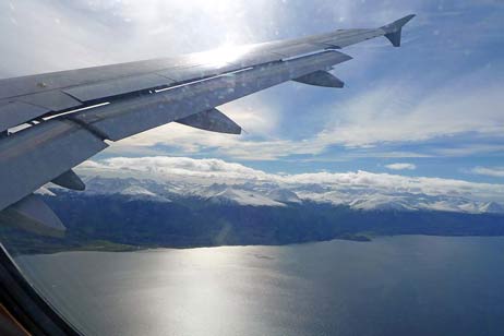 Blick auf die Anden beim Anflug auf den Flughafen Ushuaia. Foto: JENS SCHRÖTER 