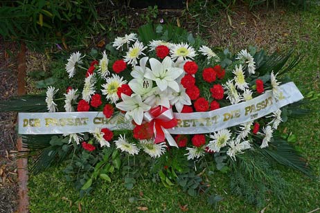 Travemünde Aktuell: Der Passat Chor ehrt die Opfer des Unterganges der PAMIR an ihrem Gedenkstein auf dem Hauptfriedhof von Buenos Aires