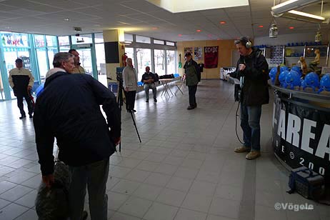 Die Veranstalter schätzen die Besucherzahl (nach Jazzweekend-Rechenregeln) auf 150 Gäste zur Flaschenpost-Lesung am 1. April. Foto: KARL ERHARD VÖGELE 