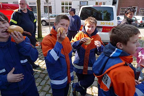 Travemünde Aktuell: Treff unterm Maibaum