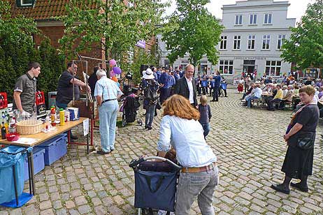 Travemünde Aktuell: Gut besuchtes Gemeindefest zum 775. Jubiläum der St. Lorenz-Kirche