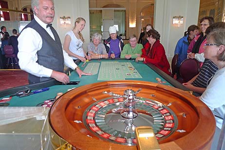 Mehrere hundert Gäste besuchten das Casino Travemünde. Foto: KARL ERHARD VÖGELE