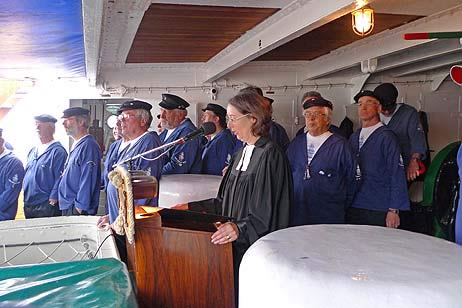 Die Seemannsmisson organisierte einen Seemanns-Gottesdienst auf der Passat, begleitet vom Passat-Chor. Foto: KARL ERHARD VÖGELE