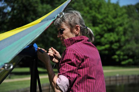 Gisela Meyer-Hahn bereitet den Stapellauf ihrer »Tänzerin im Wind« vor. Foto: TA 