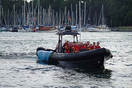 Travemünde Aktuell: Travemündes DLRG Wachmannschaft mit 1000 PS auf der Ostsee unterwegs