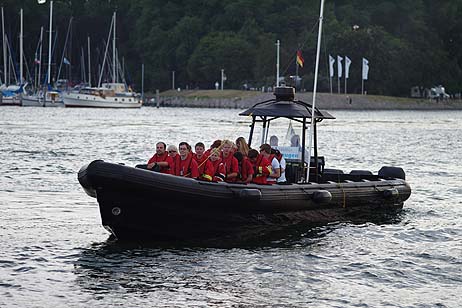 Travemünde Aktuell: Travemündes DLRG Wachmannschaft mit 1000 PS auf der Ostsee unterwegs
