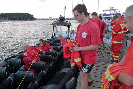 Travemünde Aktuell: Travemündes DLRG Wachmannschaft mit 1000 PS auf der Ostsee unterwegs
