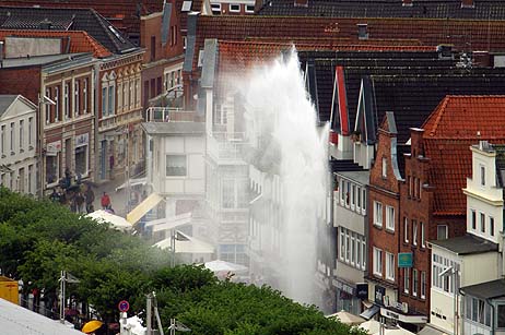 In der Vorderreihe gab es heute eine haushoe Wasserfontäne. Foto: KARL ERHARD VÖGELE 