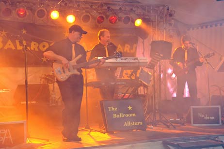 »The Ballroom Allstars« waren bereits vergangenes Wochenende auf dem Travemünder Alstadtfest zu sehen. Foto: TA
