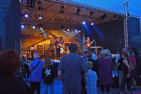 Laute, als es der Musik guttut: Konzertbühne bei der Nordermole. Alle Fotos: KARL ERHARD VÖGELE
