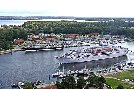 Die »MS Astor« besuchte am Dienstag Travemünde. Alle Fotos: KARL ERHARD VÖGELE