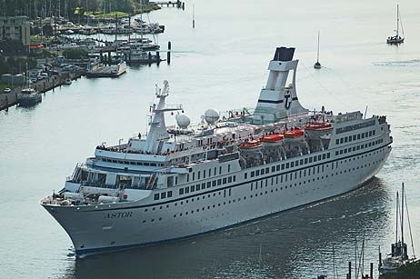 Travemünde Aktuell: MS Astor beendet Saison der großen Kreuzfahrer