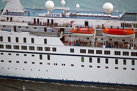 Travemünde Aktuell: MS Astor beendet Saison der großen Kreuzfahrer