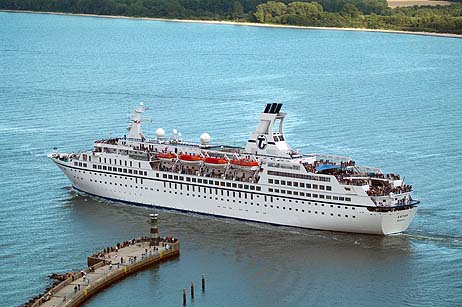 Travemünde Aktuell: MS Astor beendet Saison der großen Kreuzfahrer