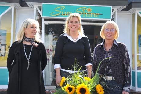 Freuen sich auf die Travemünder: Renate, Michaela und Frauke vom »SunShine«. Foto: TA