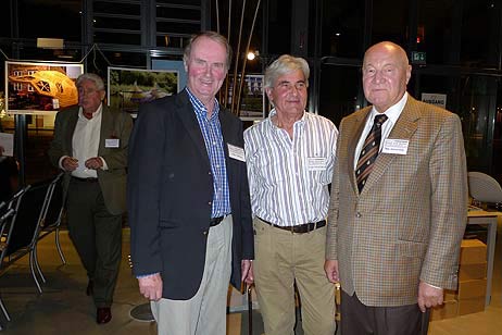 Klaus Petersen vom Kurbetriebs-Ausschuss, WindArt-Initiator Dr. Egon Schmitz-Hübsch und der Schirmherr der WindArt Peter Sünnenwold. Foto: KARL ERHARD VÖGELE 