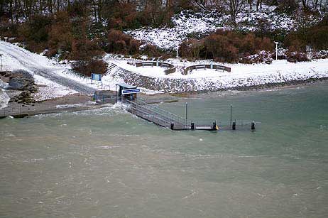 Travemünde Aktuell: Montag 15 Uhr: Hochwasserpegel Travemünde 619 cm
