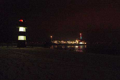 Travemünde Aktuell: Menschen und Schiffe am Morgen
