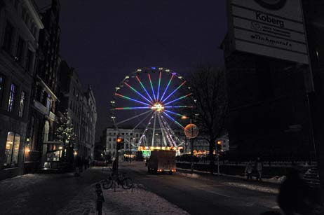Hauptattraktion: Das Riesenrad hat dem Weihnachtsmarkt einen richtigen Schub gegeben, berichtet Schausteller Dieter Voss. Foto: TA
