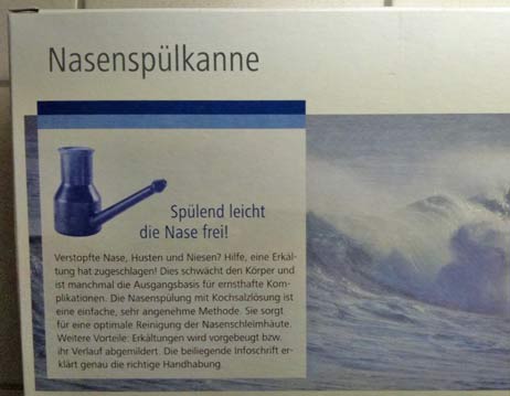 Wer im Umgang mit der Nasenspülkanne noch nicht so firm ist, findet in der Packung auch eine Infoschrift mit Erklärungen für die richtige Handhabung. Foto: TA