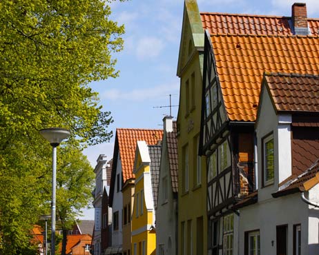 Travemünde Aktuell: Farbrausch im Ortskern