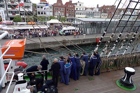 Travemünde Aktuell: Der Passat Chor auf der Kruzenshtern