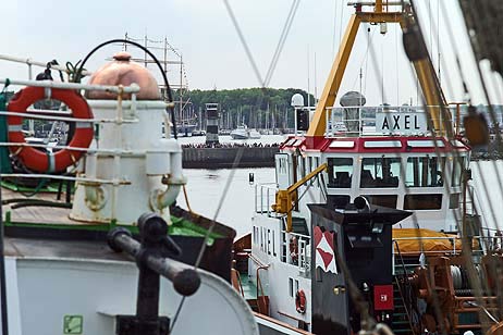 Einlaufen von der der Kruzensthern aus gesehen zum Liegeplatz am Ostpreußenkai. Fotos: KARL ERHARD VÖGELE