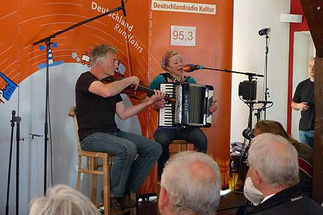 Zwischen den Interviews gab es Musik. Foto: KARL ERHARD VÖGELE