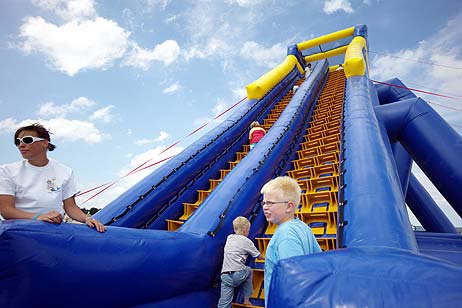 Travemünde Aktuell: Neptuns Rutsche eröffnet