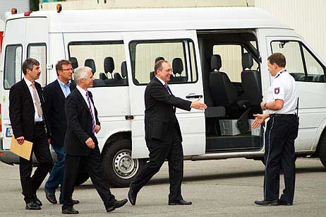Ankunft des Ministers für Wissenschaft, Wirtschaft und Verkehr des Landes Schleswig-Holstein Jost de Jager. Fotos: Karl Erhard Vögele