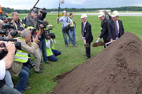 Der erste Spatenstich.