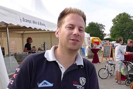 Strandpromenaden, Wettervorhersagen, Frauenfußball: Veranstalter Dennis Gehl hatte einige Konkurrenz beim Big Band Weekend 2011, ist aber nicht unzufrieden. Fotos: KARL ERHARD VÖGELE