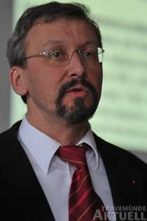  »Ziel des Stadtverkehrs ist es, generell von ALLEN Benutzern der Fähre ein Fährentgelt zu erheben«, sagt Ulrich Pluschkell, Aufsichtsratsvorsitzender des Stadtverkehrs Lübeck. Foto: ARCHIV TA 
