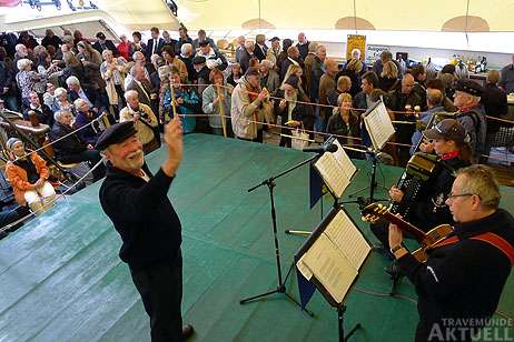 Von Ostseewellen und der großen Freiheit wurde gesungen. Foto: KARL ERHARD VÖGELE