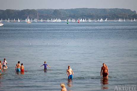 Travemünde Aktuell: Weiße Segel, blaues Meer