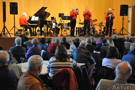 Travemünde Aktuell: Volles Haus mit Kerzel