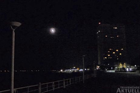 Travemünde Aktuell: Dem Mond hinterher