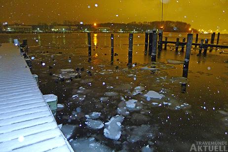 Travemünde Aktuell: Kräftige Schneeschauer und minus 4 Grad »warm«